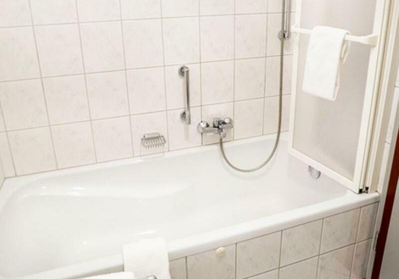 スタンダードルーム, Hennedamm