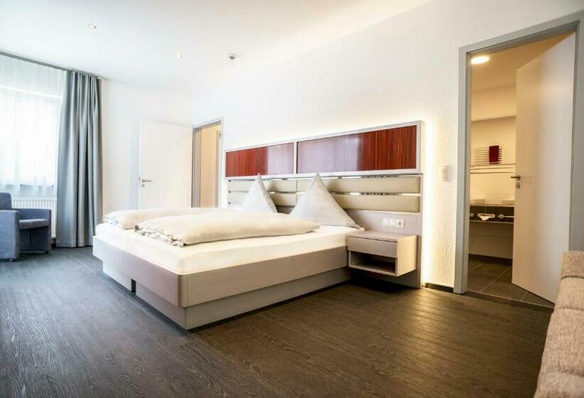 スタンダードルーム, Hennedamm