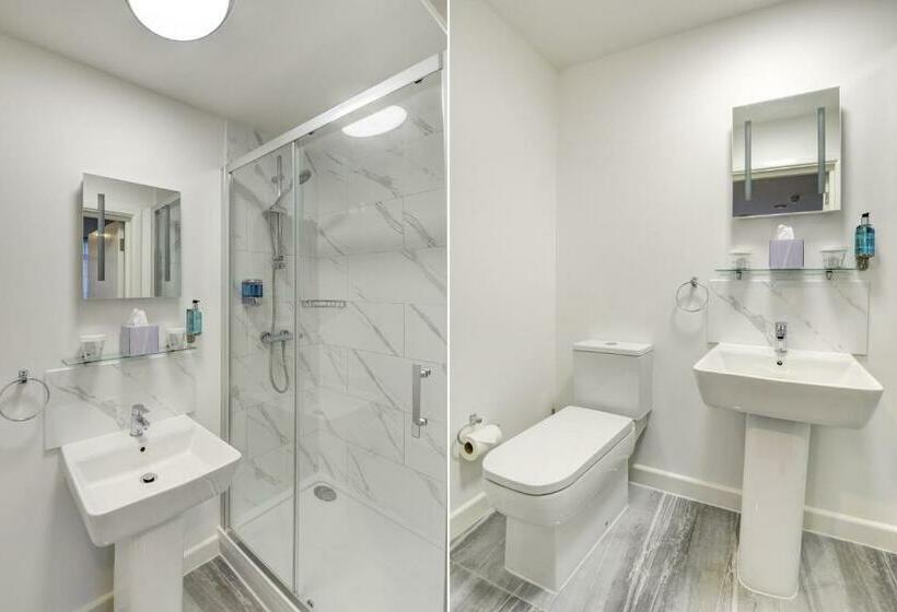 اتاق استاندارد, Plymouth Central