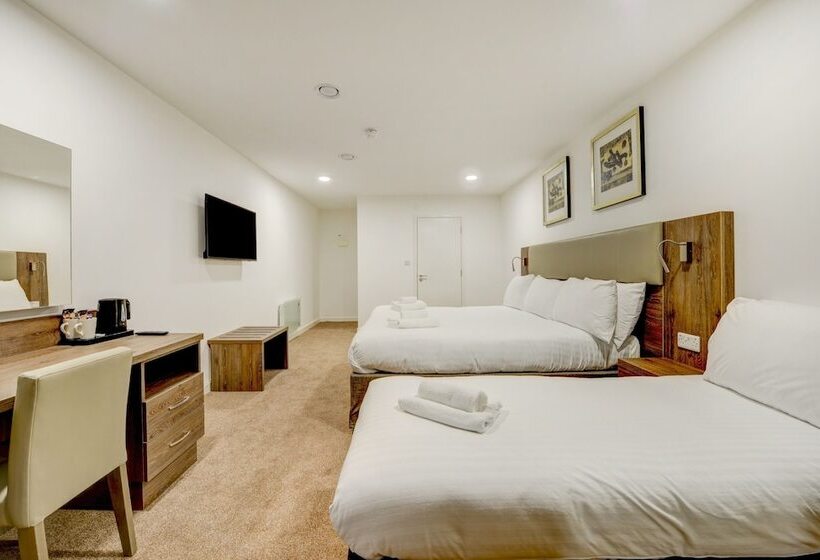 اتاق استاندارد سه نفره, Plymouth Central