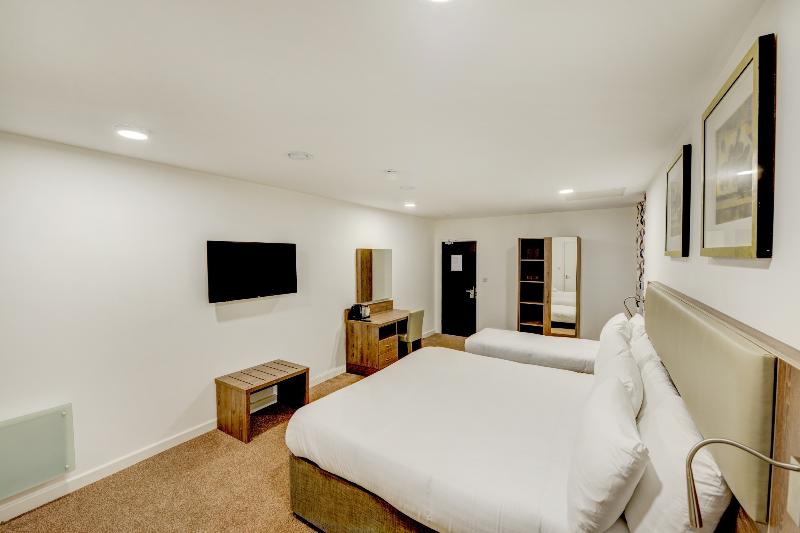 اتاق استاندارد سه نفره, Plymouth Central