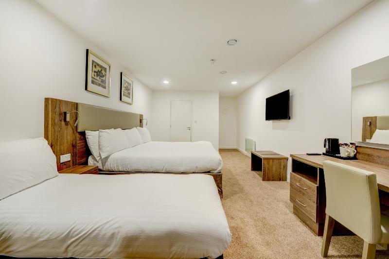 اتاق استاندارد سه نفره, Plymouth Central