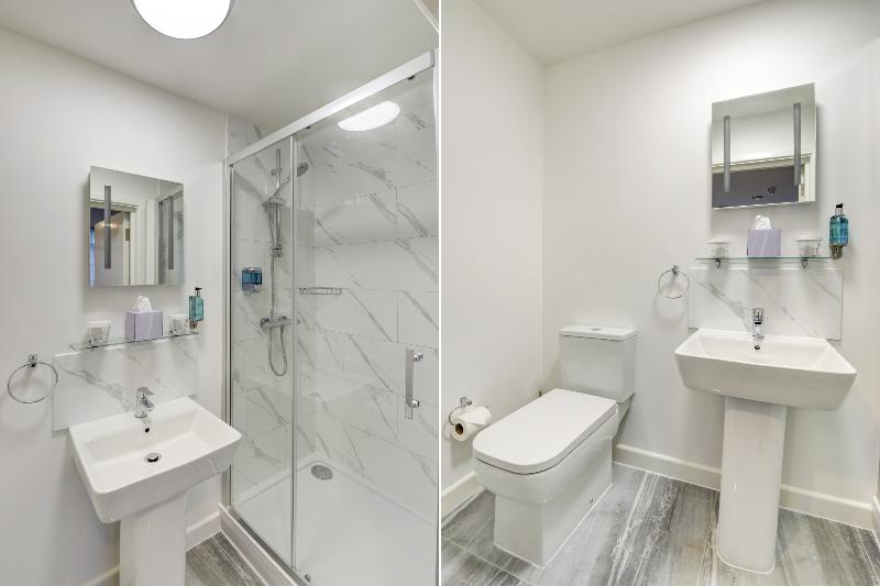 اتاق استاندارد سه نفره, Plymouth Central