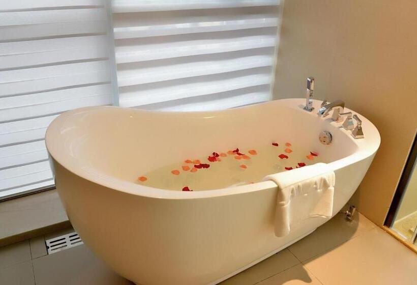 Люкс Повышенной Комфортности, Lavande Hotel Neijiang Hanan Avenue