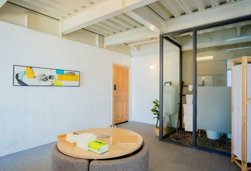 스탠다드 발코니 룸, 1979 Treeinn