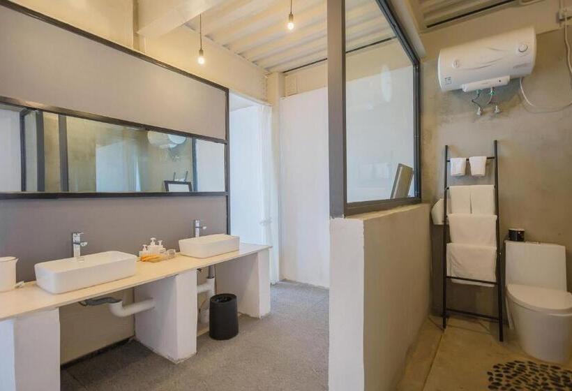 스탠다드 룸, 1979 Treeinn