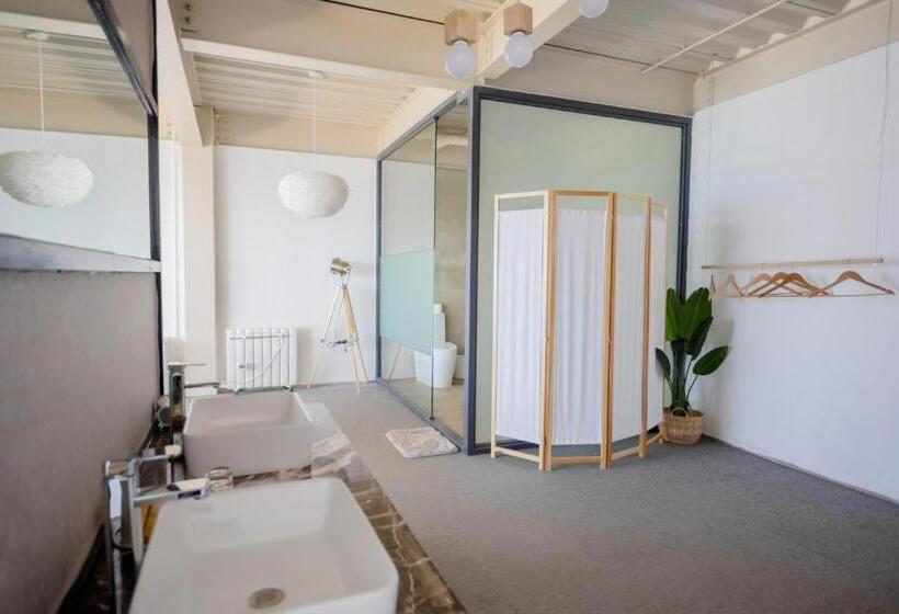 패밀리 룸, 1979 Treeinn