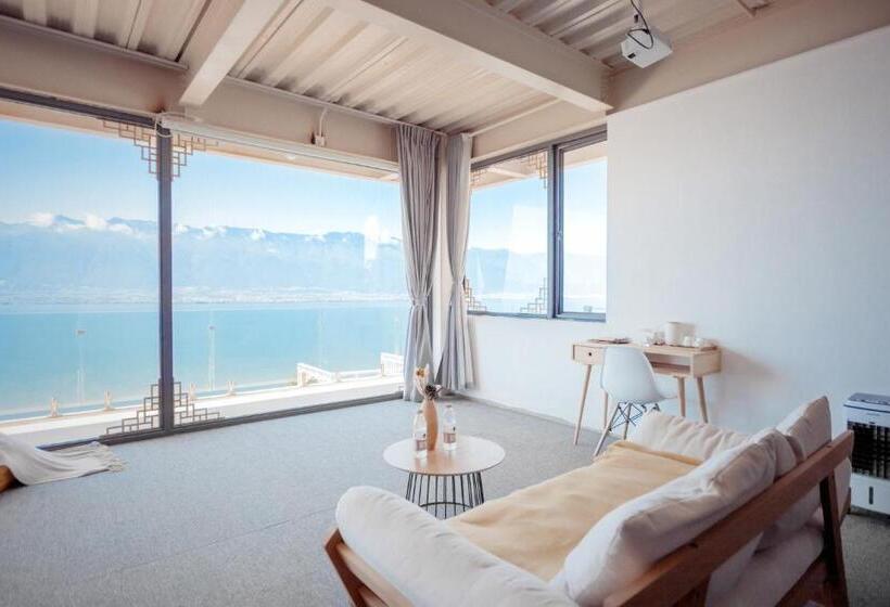 패밀리 룸, 1979 Treeinn