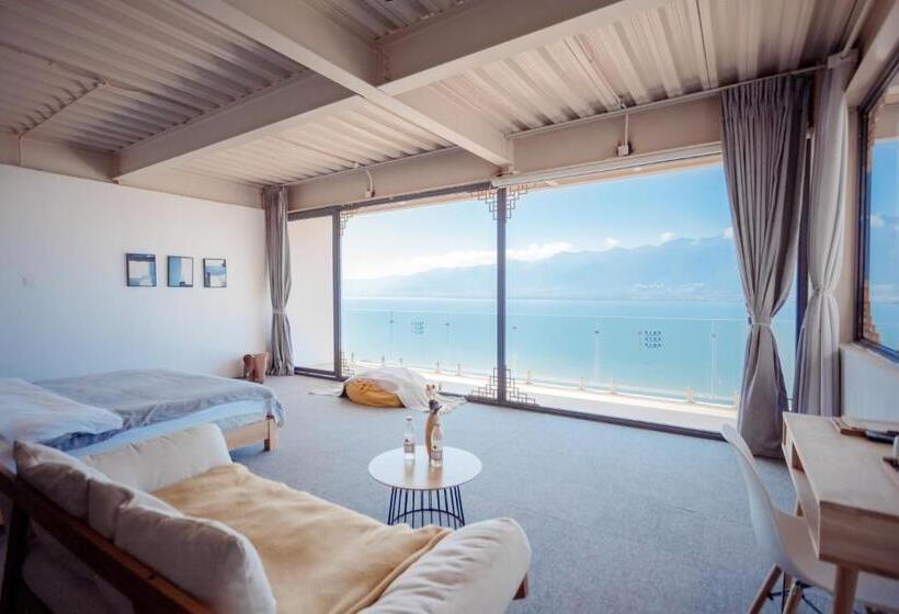 패밀리 룸, 1979 Treeinn