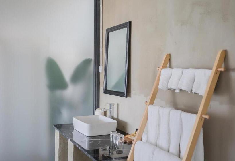 발코니가 있는 4인용 스탠다드 룸, 1979 Treeinn