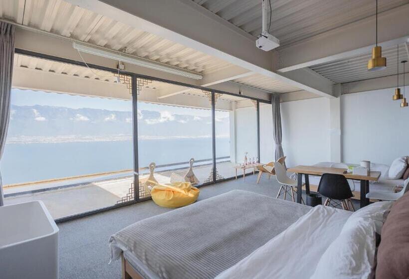 발코니가 있는 4인용 스탠다드 룸, 1979 Treeinn