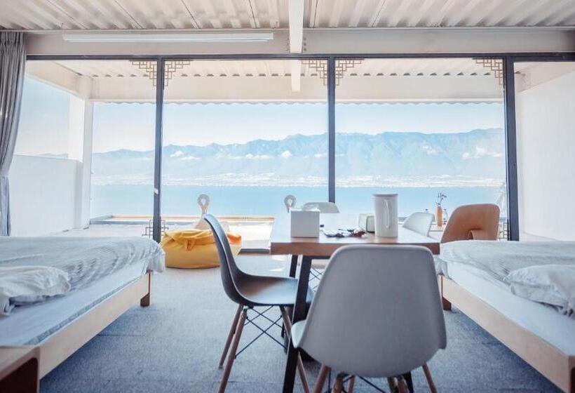 발코니가 있는 4인용 스탠다드 룸, 1979 Treeinn