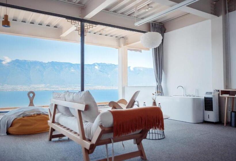 패밀리 룸 바다 전망, 1979 Treeinn