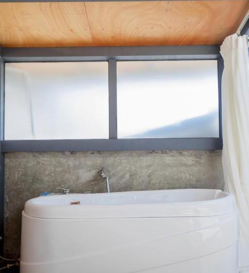 스탠다드 테라스 룸, 1979 Treeinn