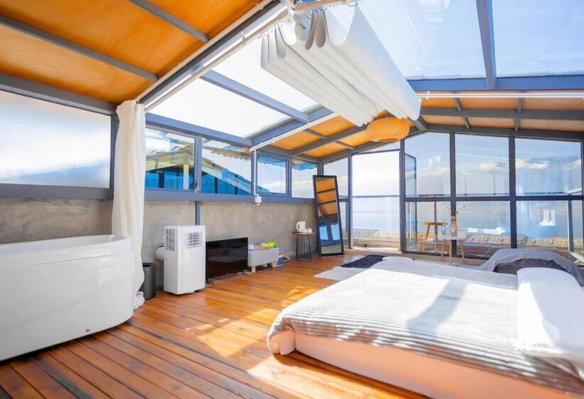 스탠다드 테라스 룸, 1979 Treeinn