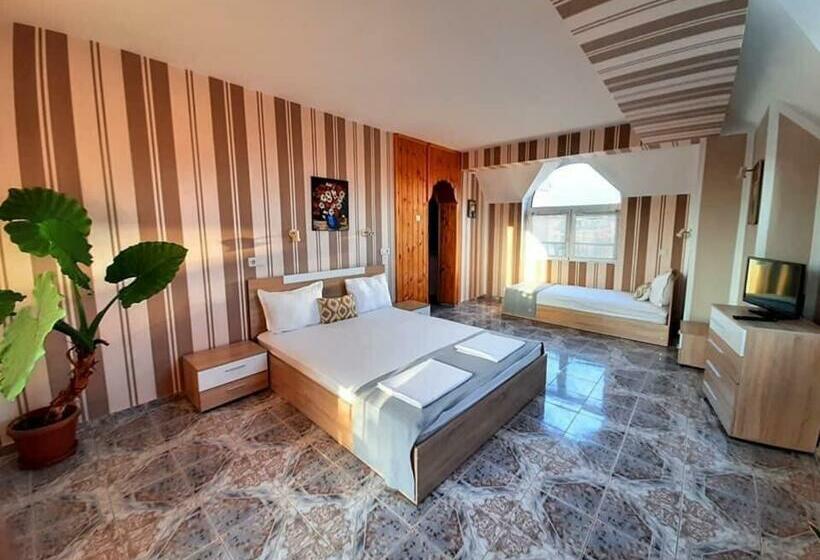 标准三人间, Art Villa Rozalia