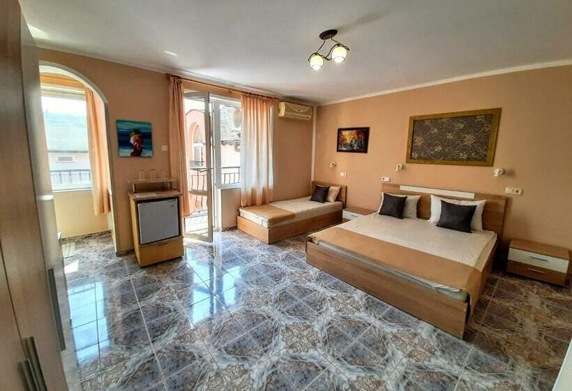 标准三人间, Art Villa Rozalia