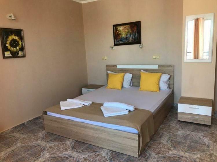 标准三人间, Art Villa Rozalia