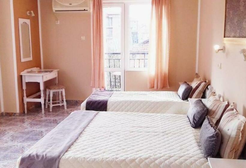 标准三人间, Art Villa Rozalia