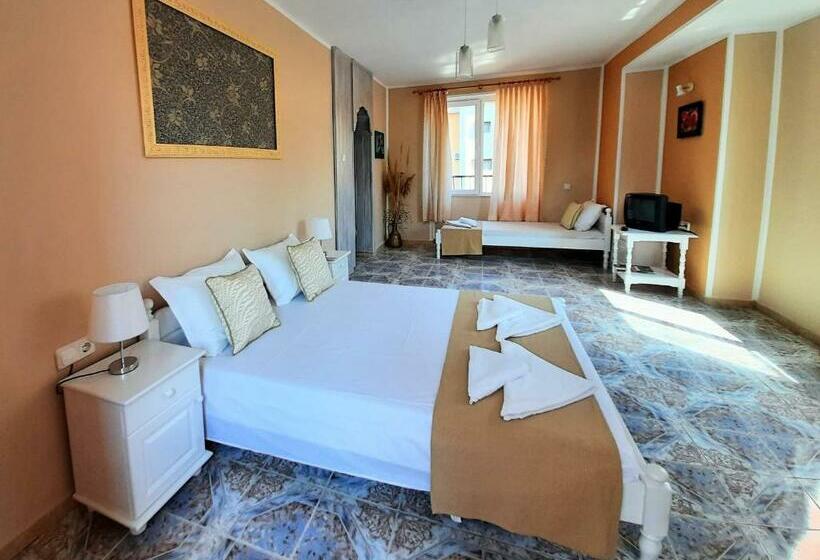 标准三人间, Art Villa Rozalia