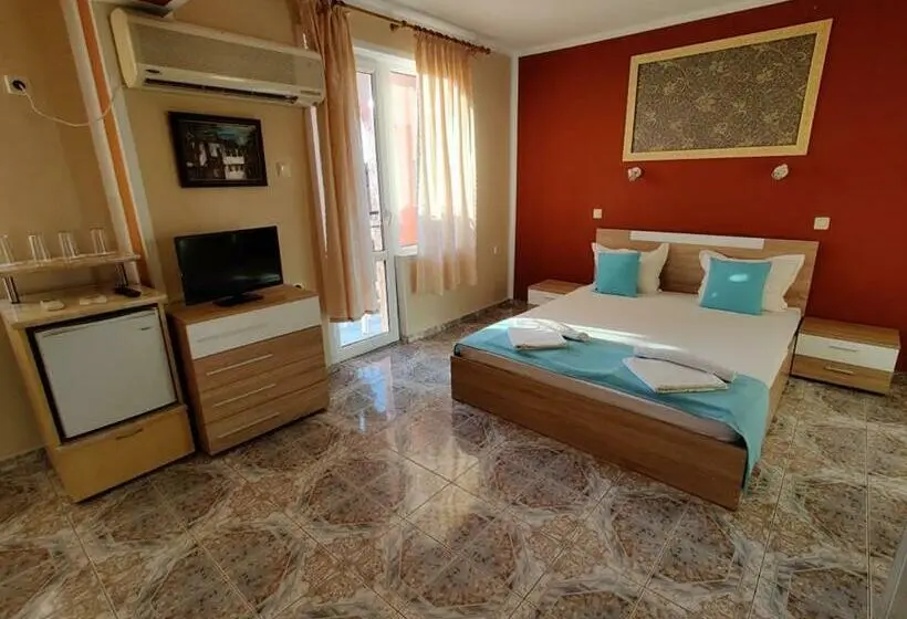 اتاق استاندارد چهار تخته, Art Villa Rozalia
