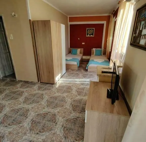 اتاق استاندارد چهار تخته, Art Villa Rozalia
