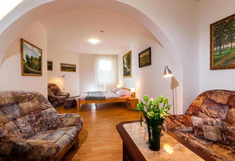 经济房, Penzion Kozí Farma Nový Dvůr