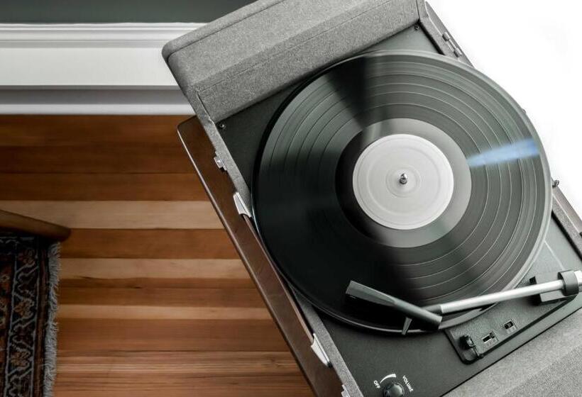 Номер Стандарт, Granville House