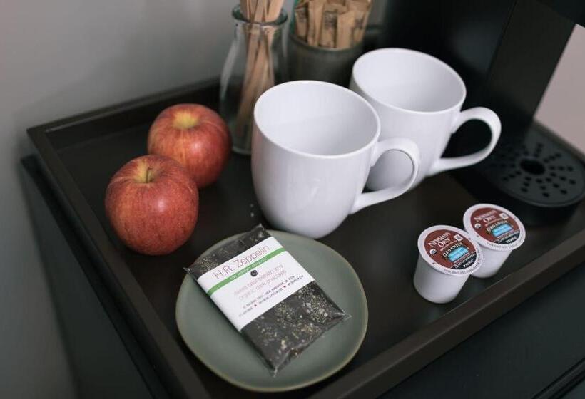 Номер Стандарт, Granville House