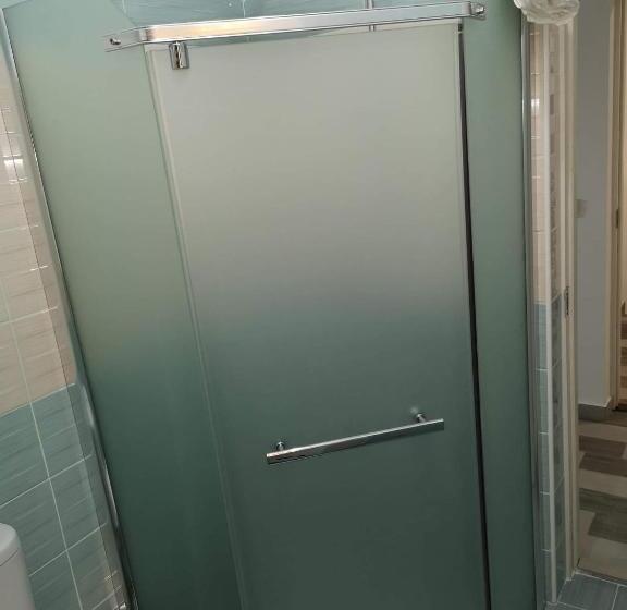 חדר משפחתי דלוקס, Sweet Desire