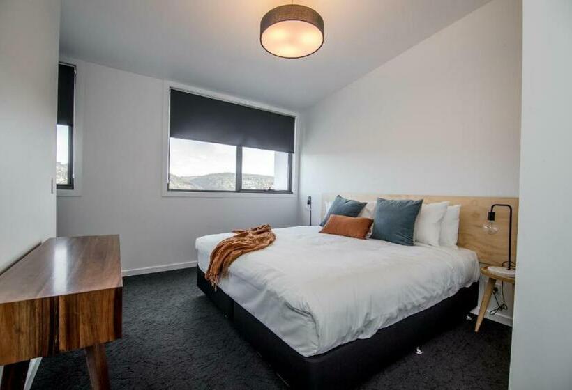 דירת חדר, Change Overnight