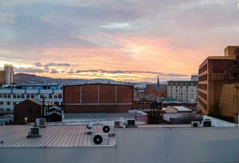 דירת שלושה חדרים, Change Overnight