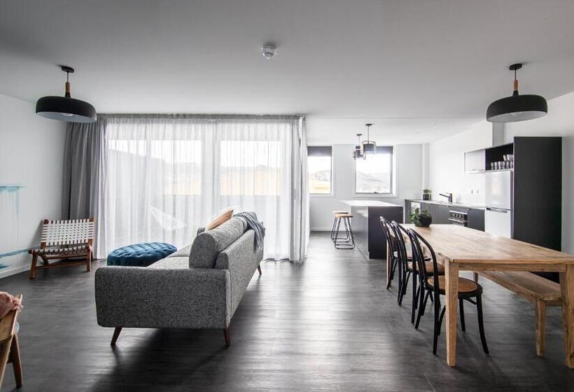 דירת שני חדרים, Change Overnight