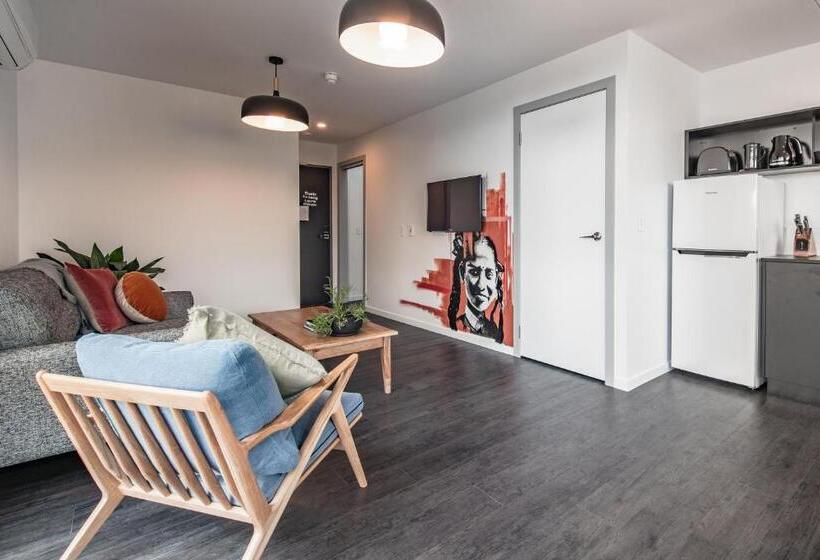 דירת חדר, Change Overnight