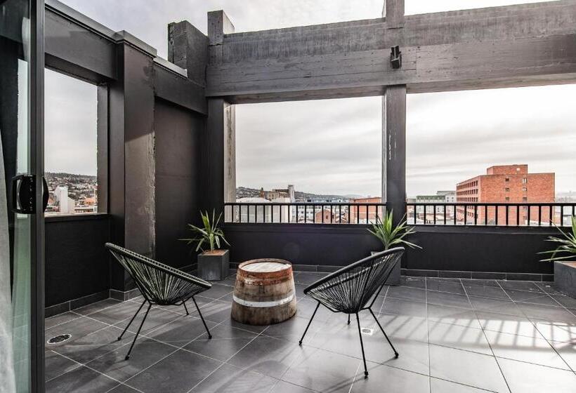 דירת חדר, Change Overnight