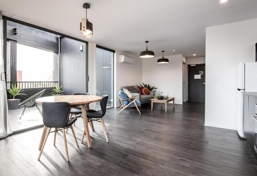 דירת חדר, Change Overnight