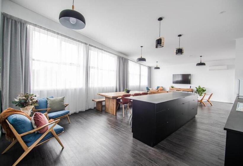 דירת שלושה חדרים, Change Overnight