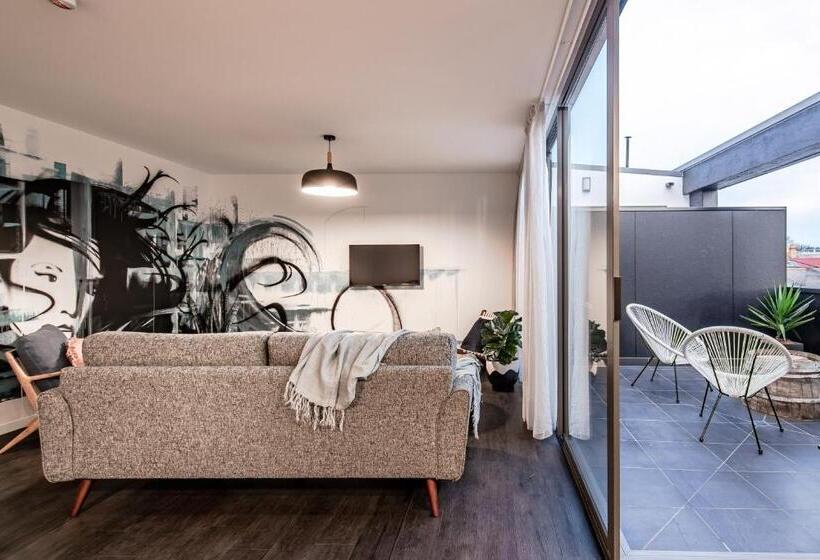 דירת שני חדרים, Change Overnight