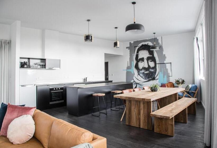 דירת שלושה חדרים, Change Overnight