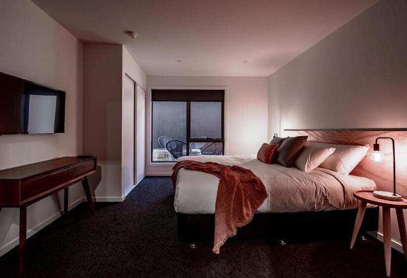 דירת שלושה חדרים, Change Overnight