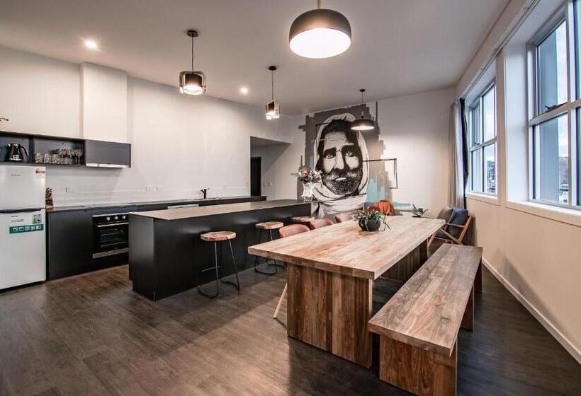 דירת שלושה חדרים, Change Overnight