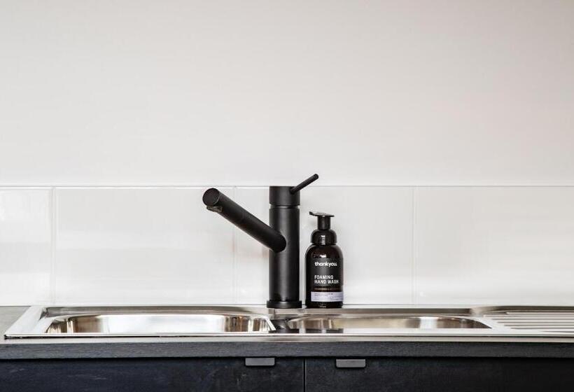 דירת שני חדרים, Change Overnight