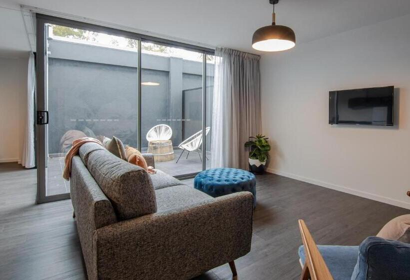 דירת שני חדרים, Change Overnight