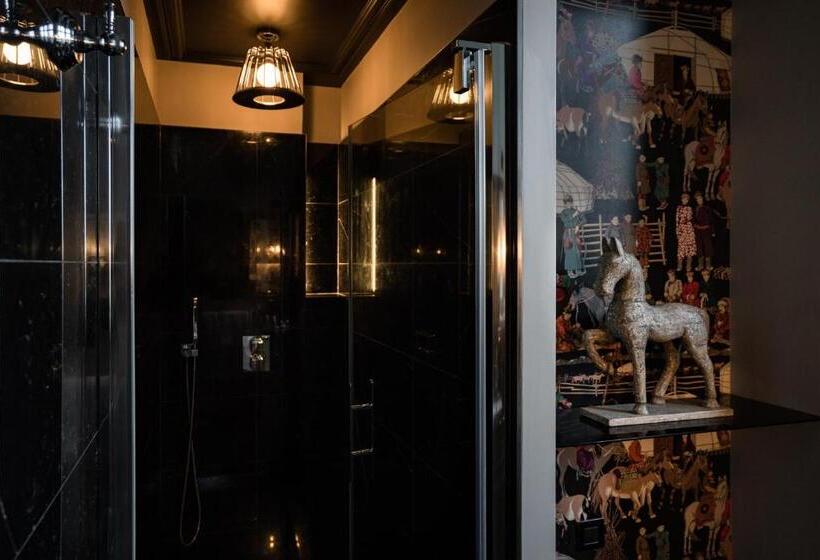 غرفة قياسية, Château De Maubreuil