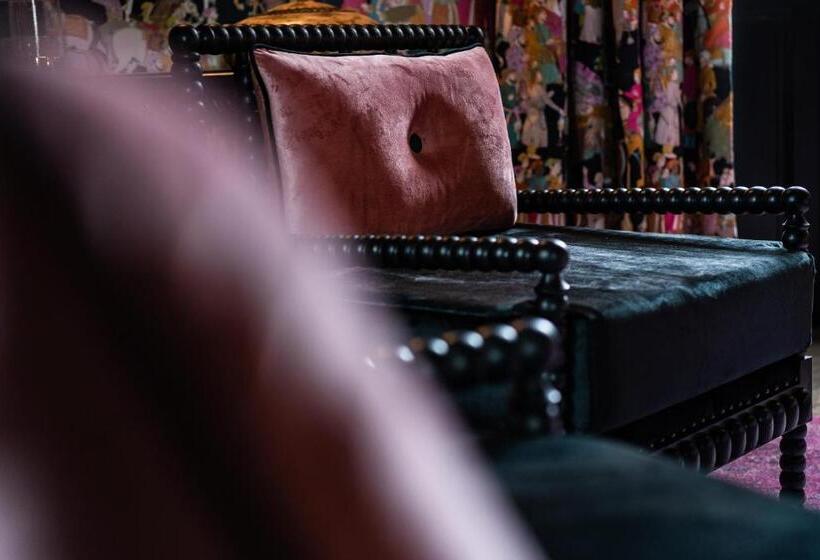 غرفة قياسية, Château De Maubreuil