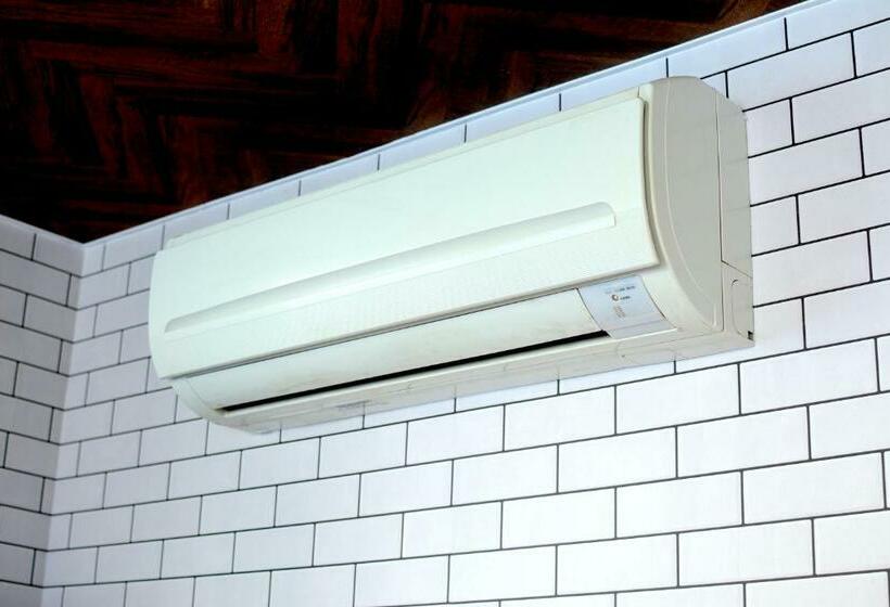 패밀리 룸, Economy Hotel Upashi