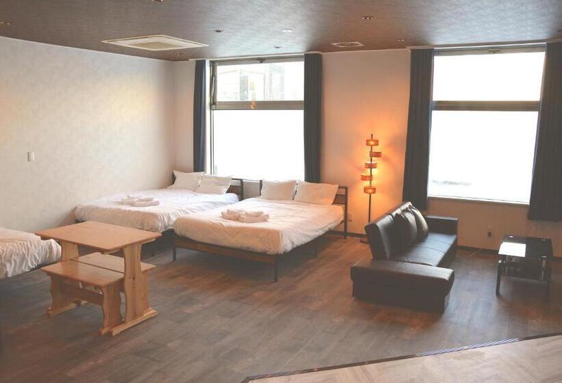 패밀리 룸, Economy Hotel Upashi