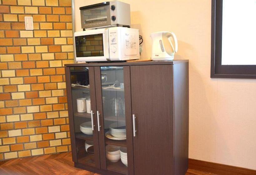 اتاق خانوادگی, Economy Hotel Upashi