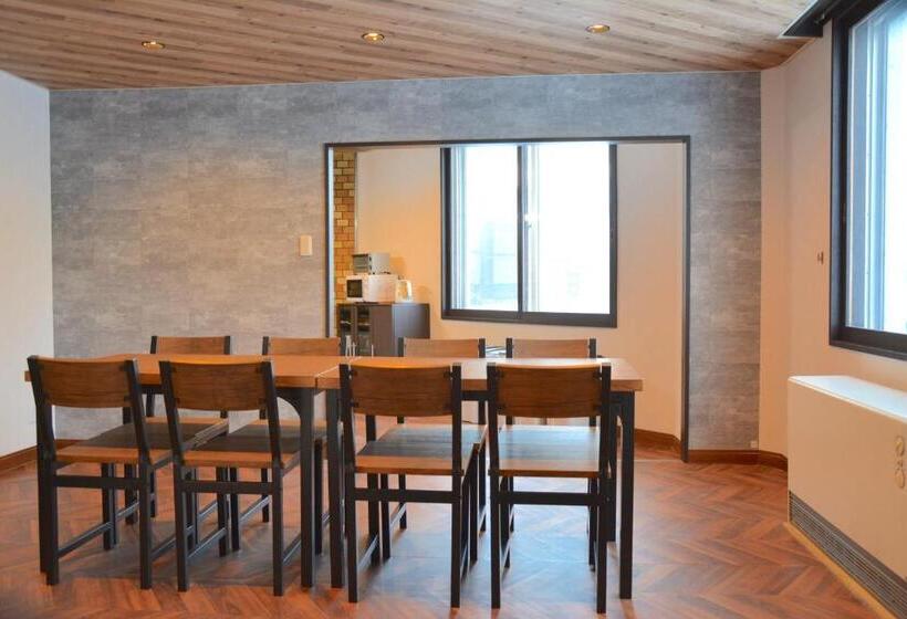 패밀리 룸, Economy Hotel Upashi