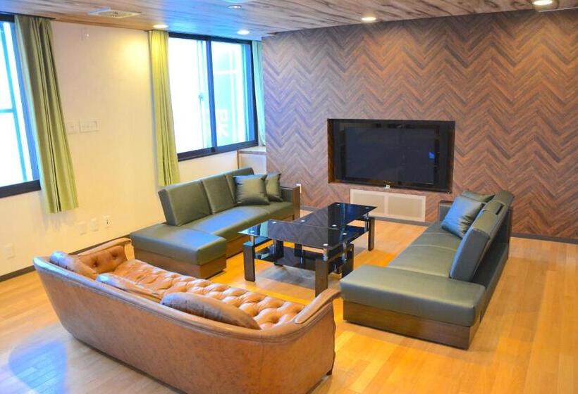 패밀리 룸, Economy Hotel Upashi